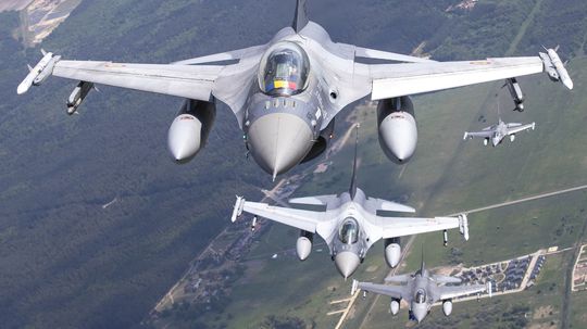 Ukrajinské nebo chráni prvých šesť stíhačiek F-16 