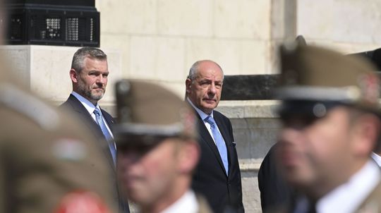 Slovenský prezident Peter Pellegrini (vľavo) a...