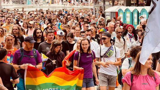 Neplnoletý chlapec plánoval útok na Dúhový Pride v Bratislave. Zadržali ho na Morave