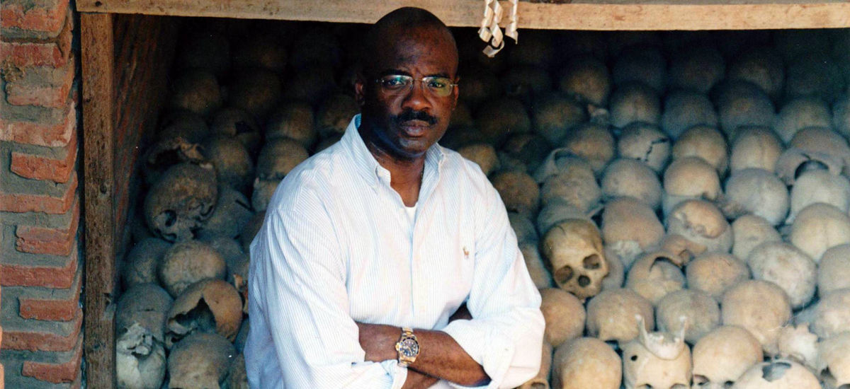 Charles Ayodeji Adeogun-Phillips, bývalý...