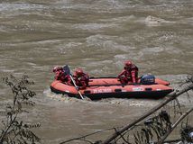 čínski záchranári, čína, potopy, rieka, zrútený most, Šen-si,