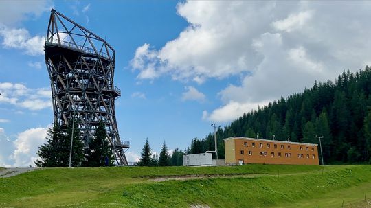 Vyhliadková veža na Štrbskom Plese má nového prevádzkovateľa. V budúcnosti možno skončí mimo Slovenska