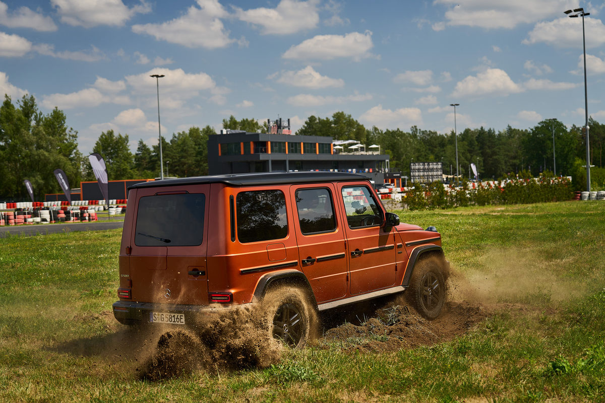 Mercedes-Benz G580 EQ sa dokáže otočiť...