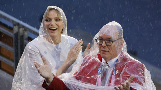 Monacké knieža Albert a jeho manželka,...