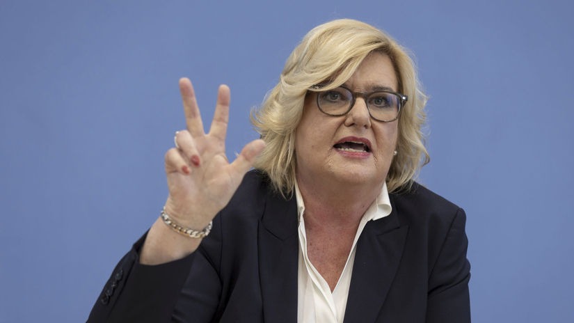 Nemecká parlamentná komisárka pre ozbrojené...