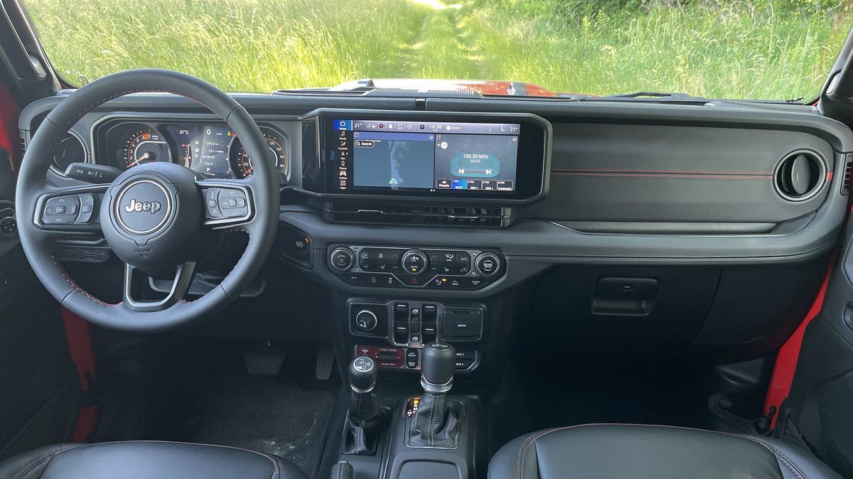 Pre Wrangler bola vždy typická prakticky kolmá...