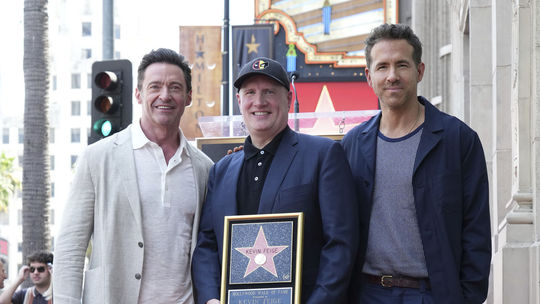Hugh Jackman, Kevin Feige a Ryan Reynolds počas...