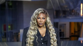 Tenistka Serena Williams v kreácii Louis Vuitton. 