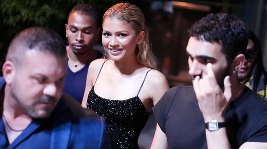 Speváčka Zendaya prichádza do priustorov Louis...