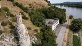 Dronový pohľad na devínsky amfiteáter.