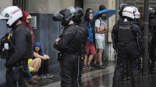 Polícia v prvý deň olympijských hier v Paríži zmarila protest proti zmene klímy