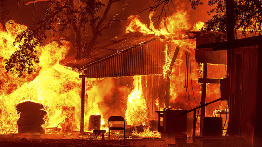 Požiar na severe Kalifornie zhltol každú hodinu 20 štvorcových kilometrov
