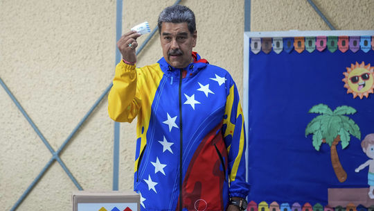 Vo Venezuele sa konajú prezidentské voľby, Maduro sa uchádza o tretie obdobie