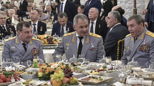 Zatknutý Putinov generál postavil v rodnej obci most z peňazí pre armádu. Aké veľké úplatky dostával?