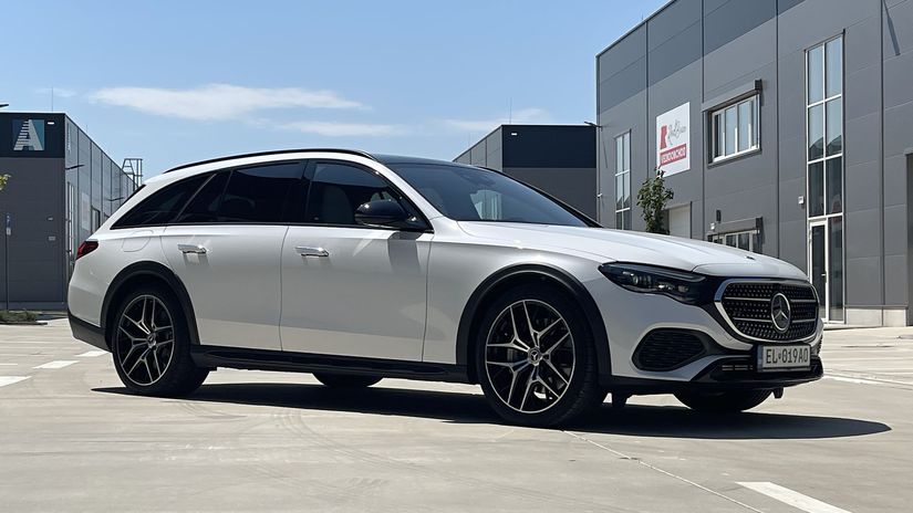 Test: Mercedes-Benz E 300 de All Terrain.  ‘Nežerie‘ takmer nič, jazdí skvele - Testy automobilov - Auto - Pravda