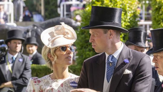 
Princ William a Zara Tindall  na dostihoch...