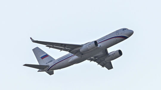 Rusku potichu lámu krídla sankcie, lietadlá zostávajú na zemi. Najväčším aerolinkám chýbajú diely
