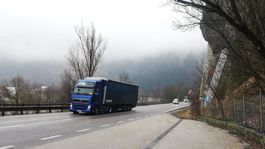 Strečno, cesta