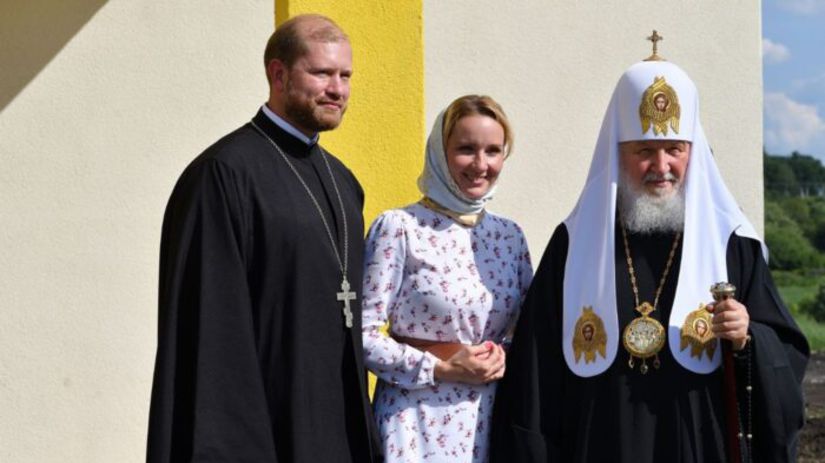 Kňaz Pavel Kogeľman (vľavo) s manželkou Mariou...