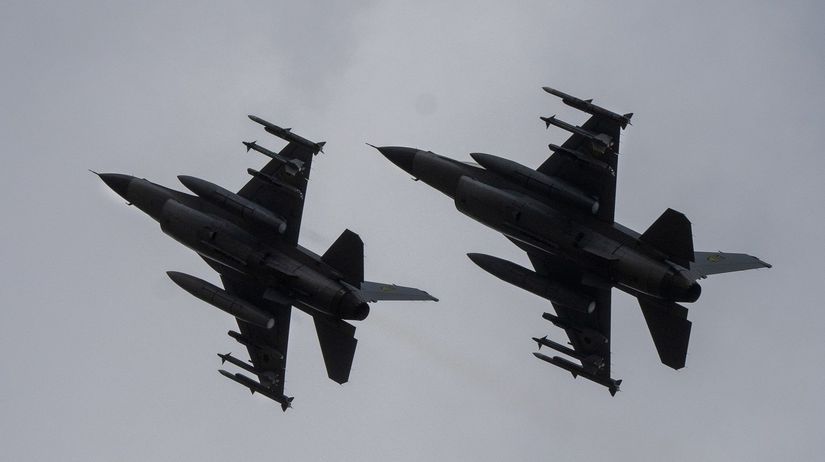Predstavenie bojových stíhačiek F-16 na...