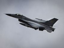 F-16 / Stíhačka /