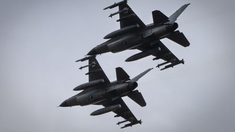Predstavenie bojových stíhačiek F-16 na...
