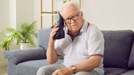 topánka, telefón, alzheimer, demencia,...