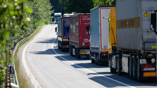 Prvá zo siedmich úplných uzáver. Strečno bude 30 hodín bez áut