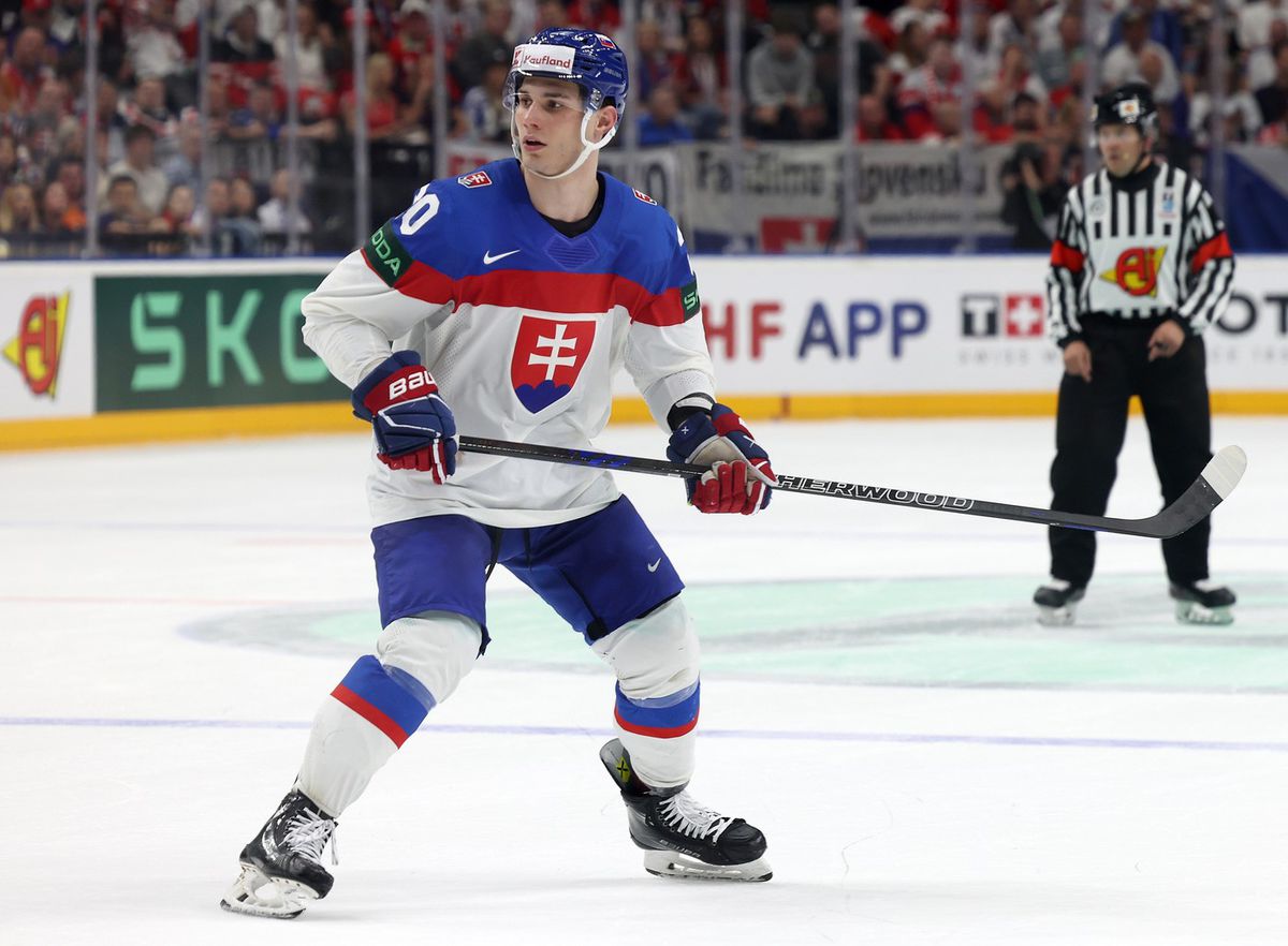 Juraj Slafkovský v drese Slovenska na MS 2024 v...