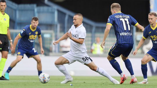 Traja Slováci v zápase talianskej Serie A. Lobotka s hlavou dole, Duda a Suslov oslavujú