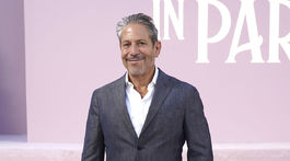 Producent Darren Star.