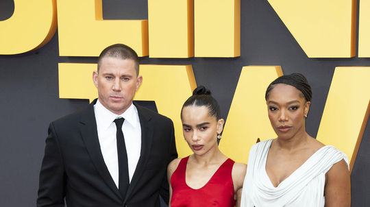 Zľava: Herci Channing Tatum, Zoe Kravitz a...