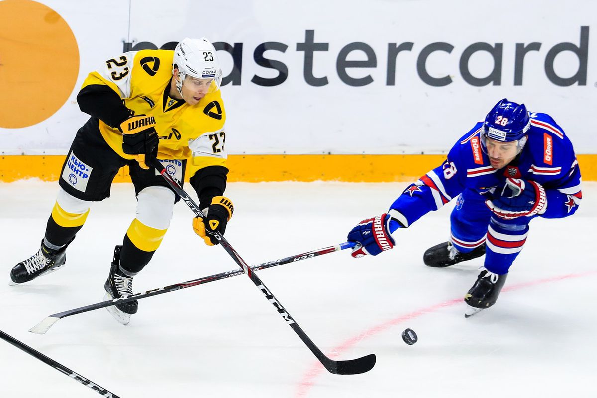 Adam Liška (vľavo) v drese Čerepovca.