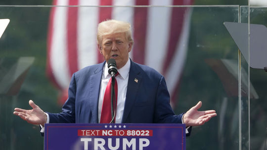 Republikánsky prezidentský kandidát Donald...