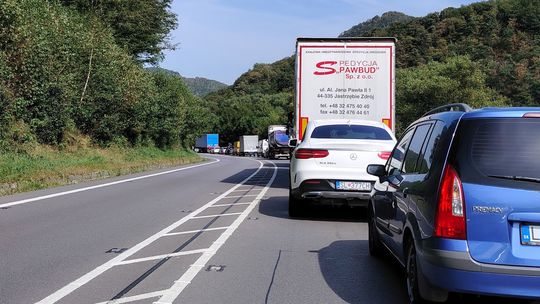Nehoda pri Strečne paralyzovala dopravu, zablokované ostali oba jazdné pruhy