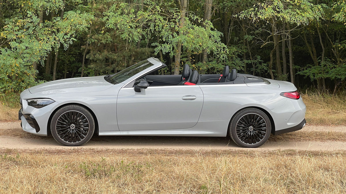 Mercedes-Benz CLE 300 4matic cabrio vyzerá...