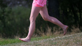 Beh na boso / Barefoot /