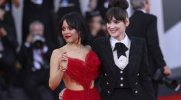 Jenna Ortega (vľavo) a Winona Ryder 