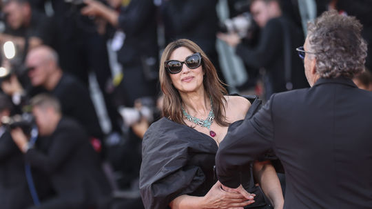 Herečka Monica Bellucci v kreácii Vivienne...
