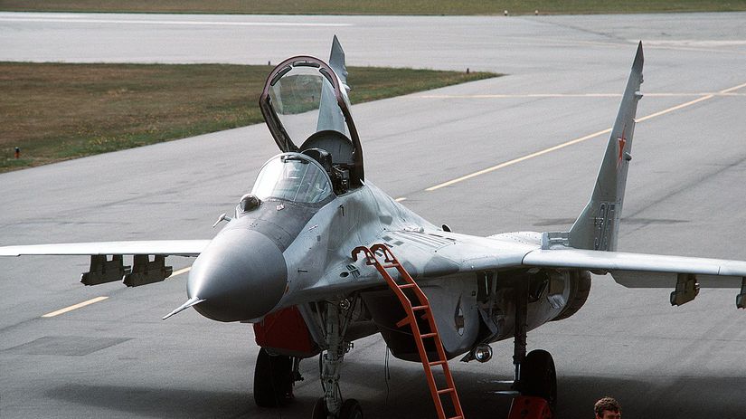 Sovietsky MiG-29 na rampe po letovej ukážke na...