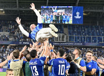 Weiss si váži Kmotríka, inak by povedal...