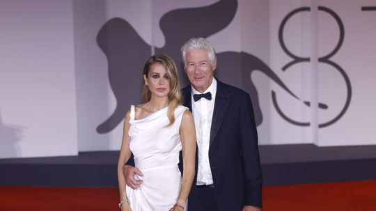 Herec Richard Gere a jeho manželka Alejandra...