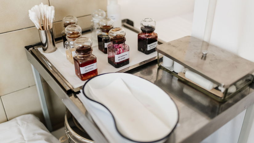 Prípravky na ošetrovanie pokožky pacientov.