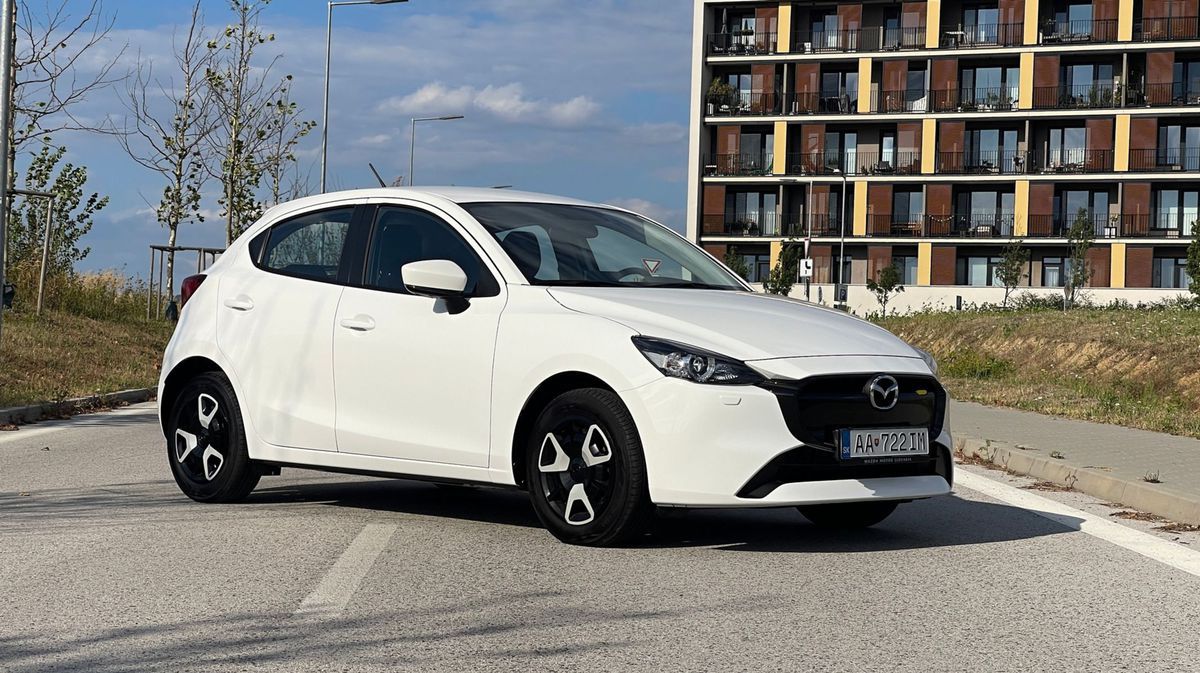 Mazda2 má na dĺžku tesne nad 4 metre a rázvor 2...