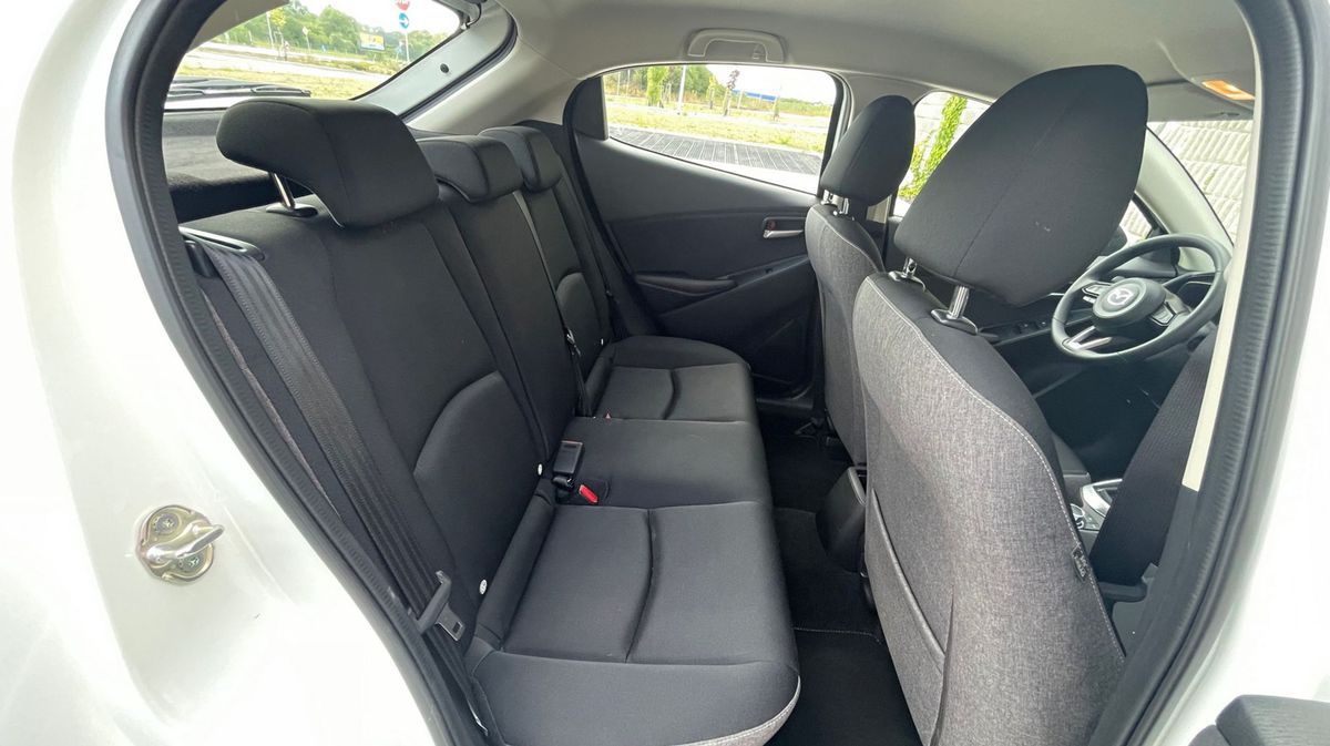 Vpredu je priestoru dosť, vzadu je to už o...