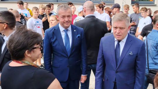 Premiér Robert Fico v handlovskej strednej...