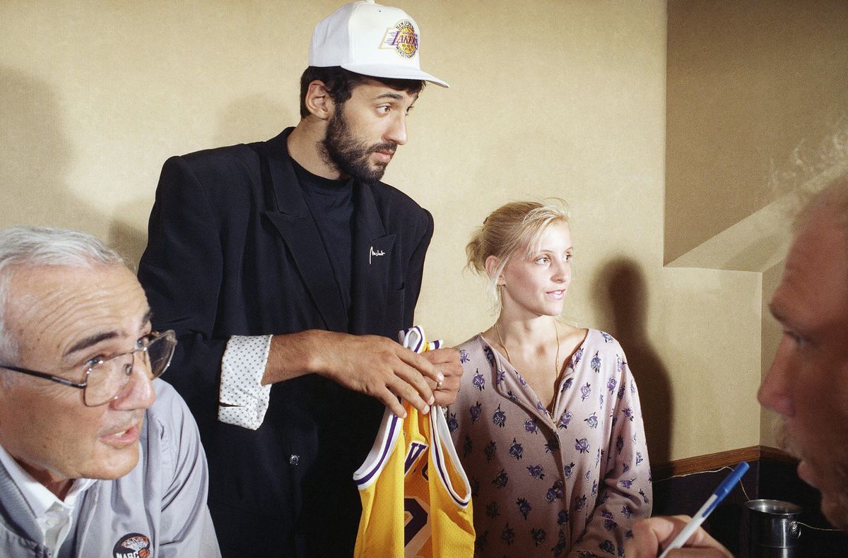 Vlade Divac v roku 1989, keď ho v 1. kole...