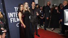 Salma Hayek Pinault, Angelina Jolie a Demian Bichir