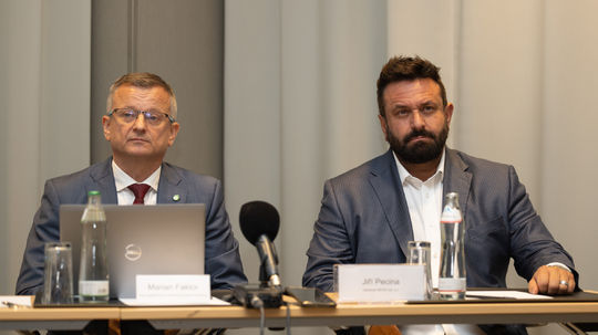 Zľava: Marián Faktor, člen predstavenstva ZP...