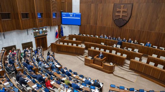 Prieskum: Voľby by v októbri vyhrali Smer a PS s rovnakým ziskom, SNS mimo parlament